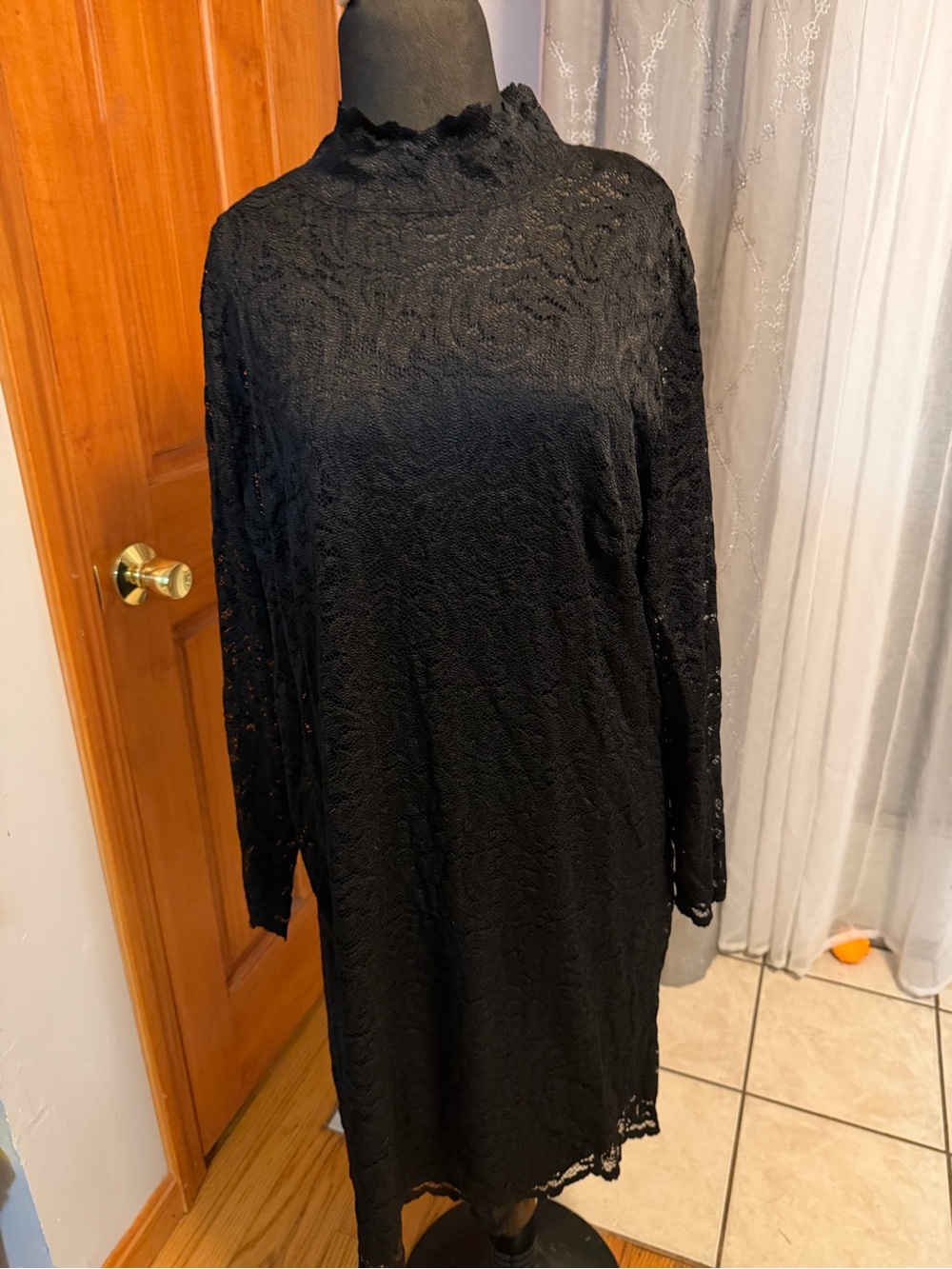 Isaac Mizrahi Black Lace Long-Sleeve Shift Dress